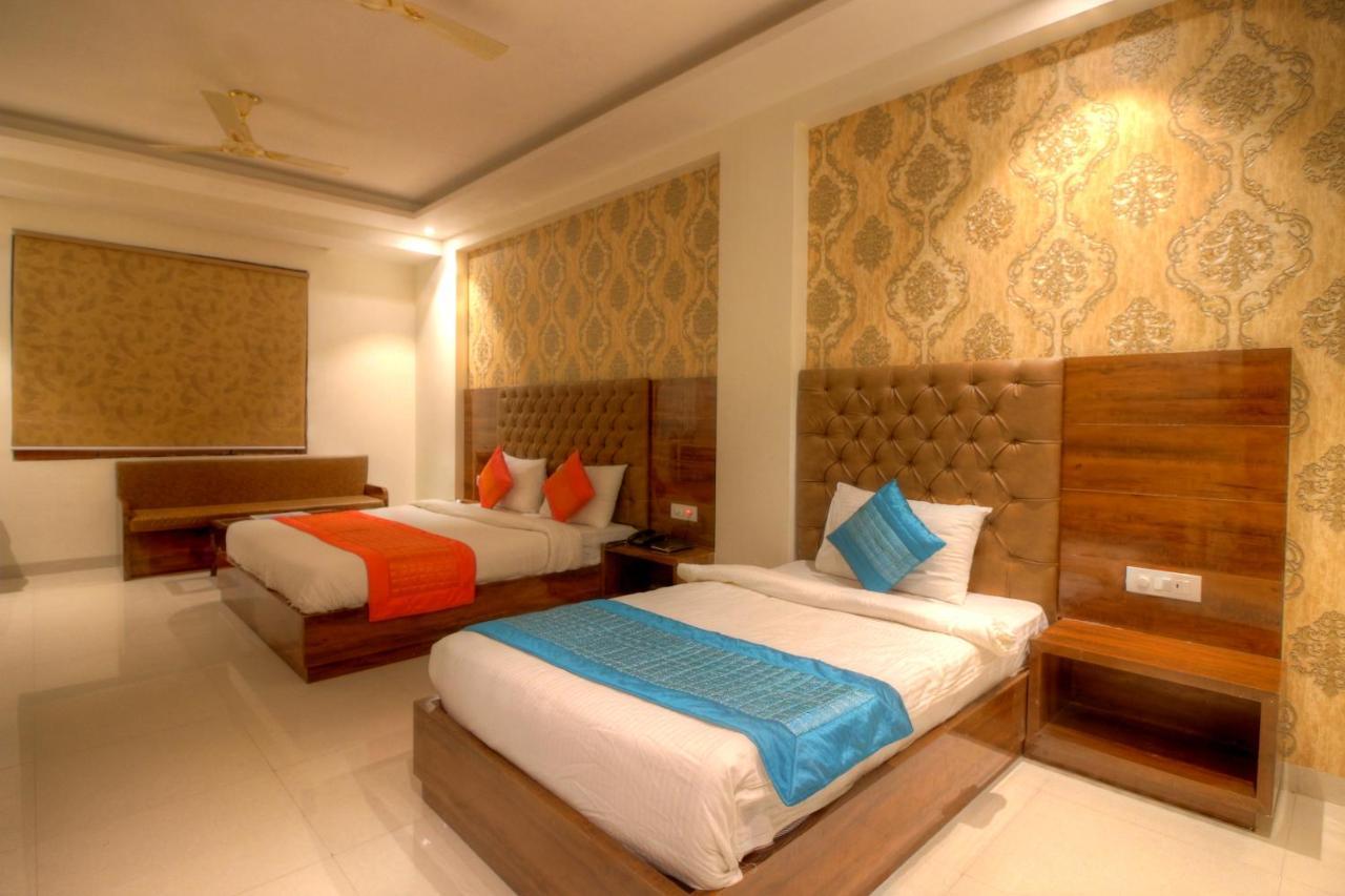 Hotel Classic Paradise New Delhi Exteriör bild