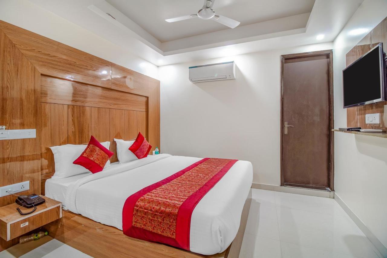 Hotel Classic Paradise New Delhi Exteriör bild