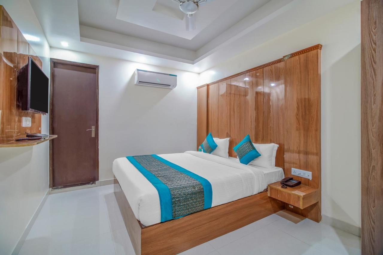 Hotel Classic Paradise New Delhi Exteriör bild